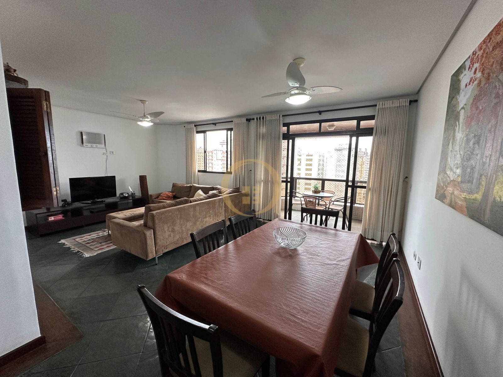 Apartamento na Praia das Pitangueiras, Guarujá - SP