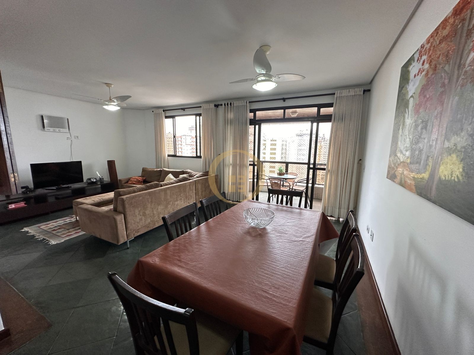 Apartamento na Praia das Pitangueiras, Guarujá - SP