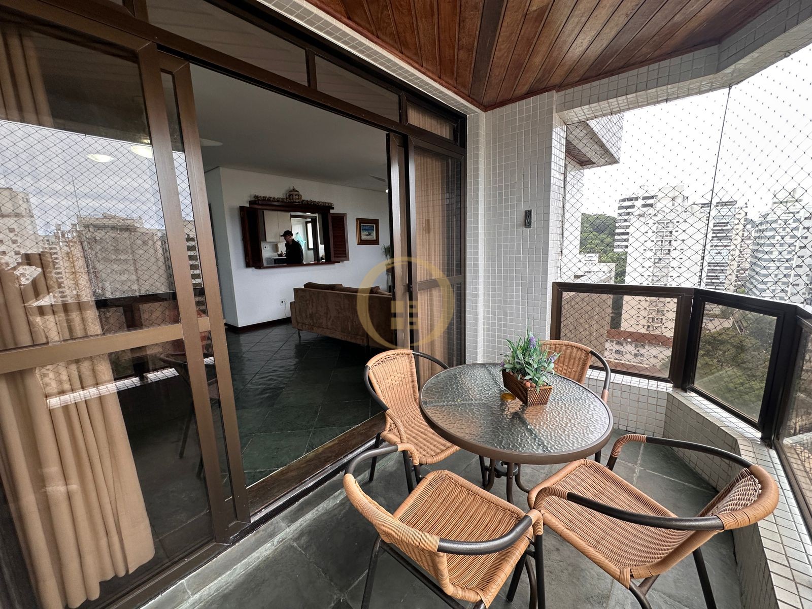 Apartamento na Praia das Pitangueiras, Guarujá - SP