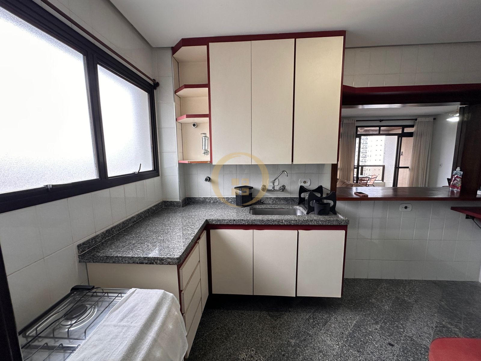 Apartamento na Praia das Pitangueiras, Guarujá - SP