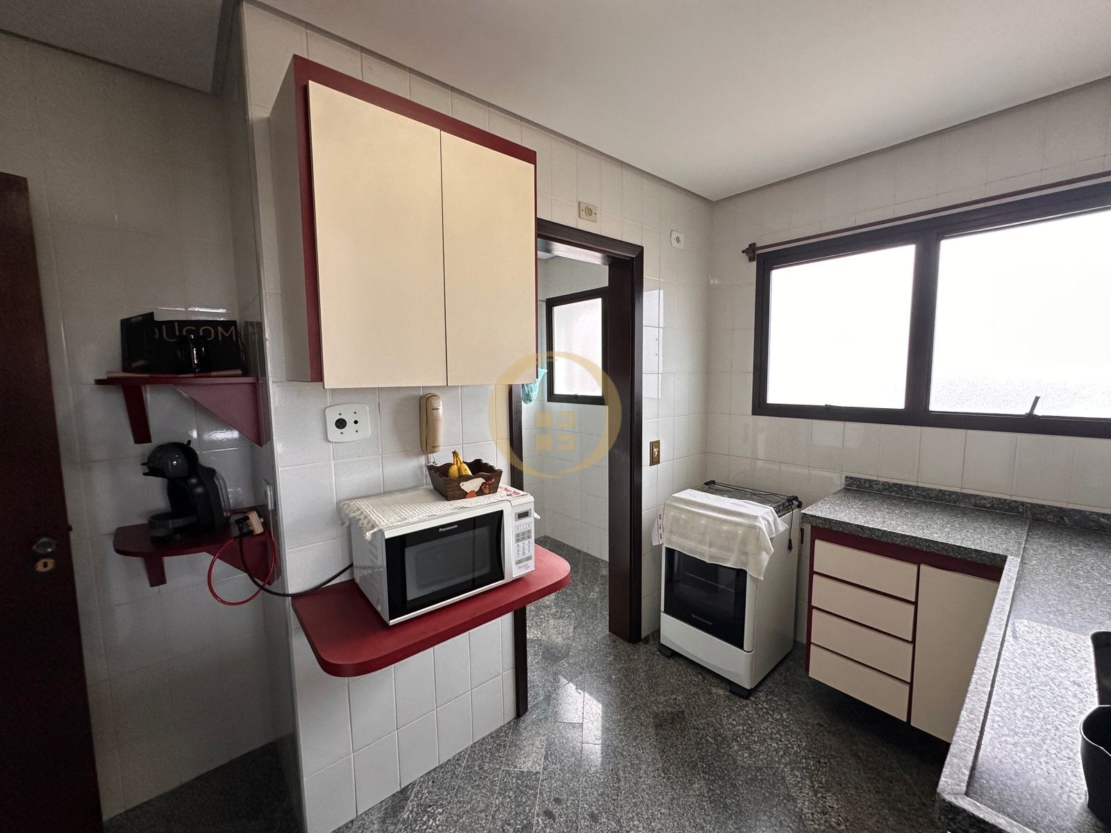 Apartamento na Praia das Pitangueiras, Guarujá - SP