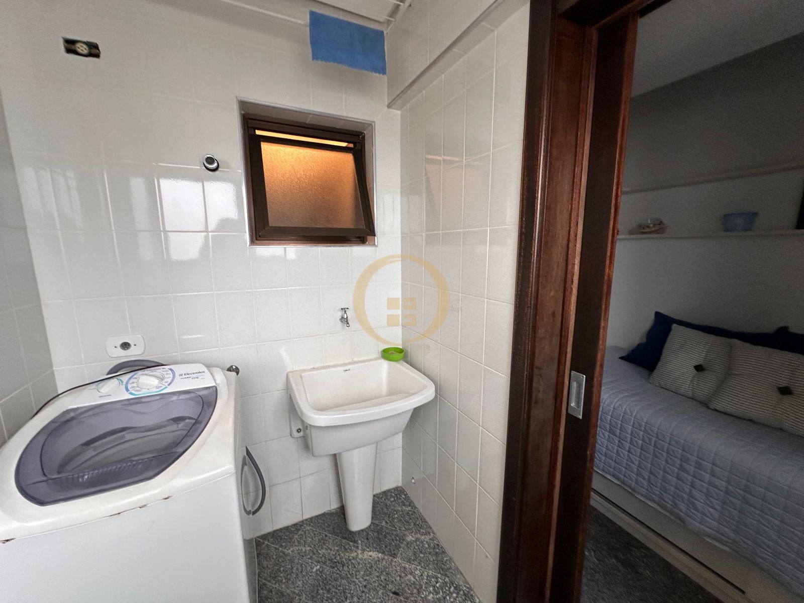 Apartamento na Praia das Pitangueiras, Guarujá - SP