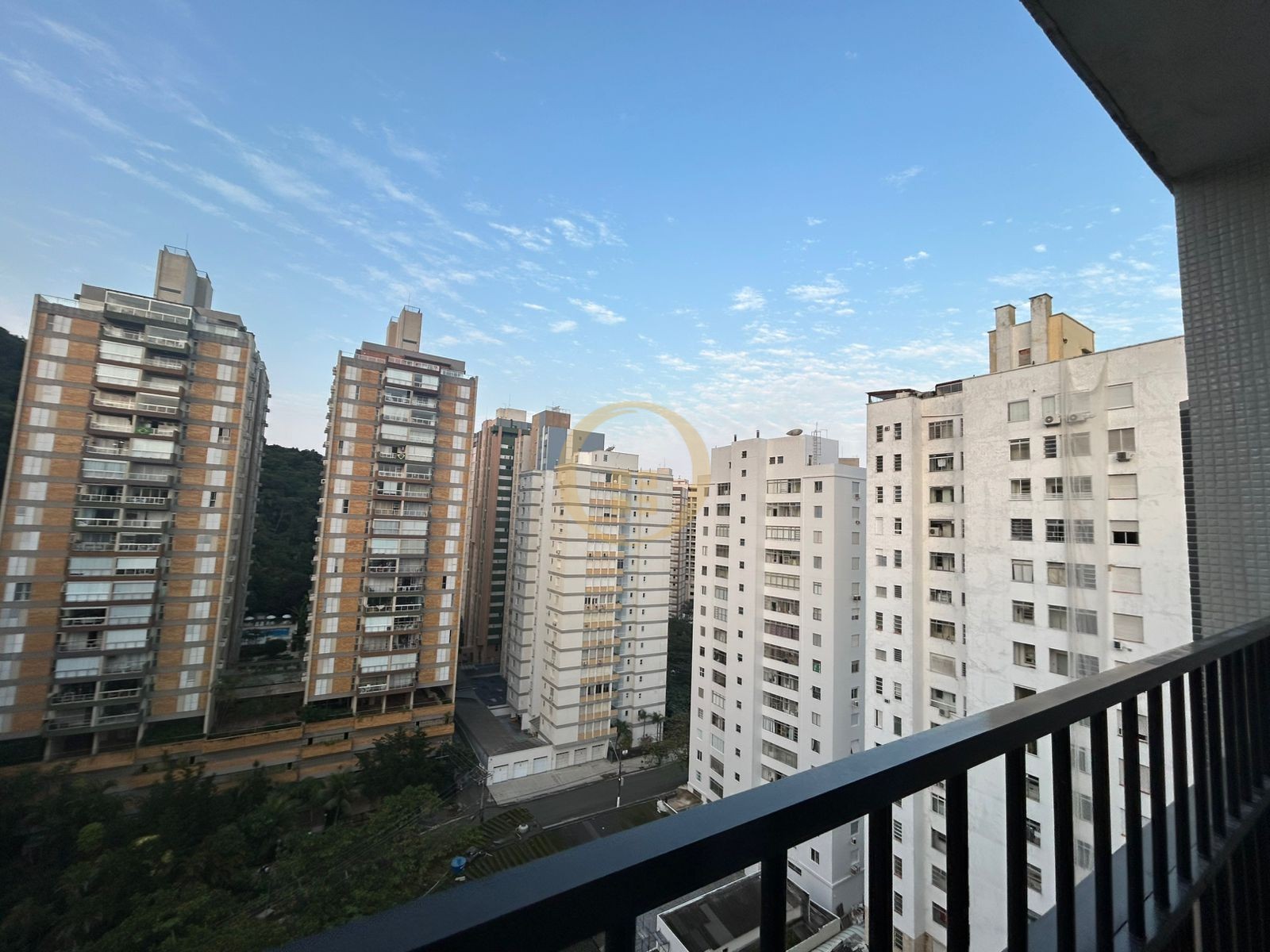 Apartamento na Praia das Pitangueiras, Guarujá - SP