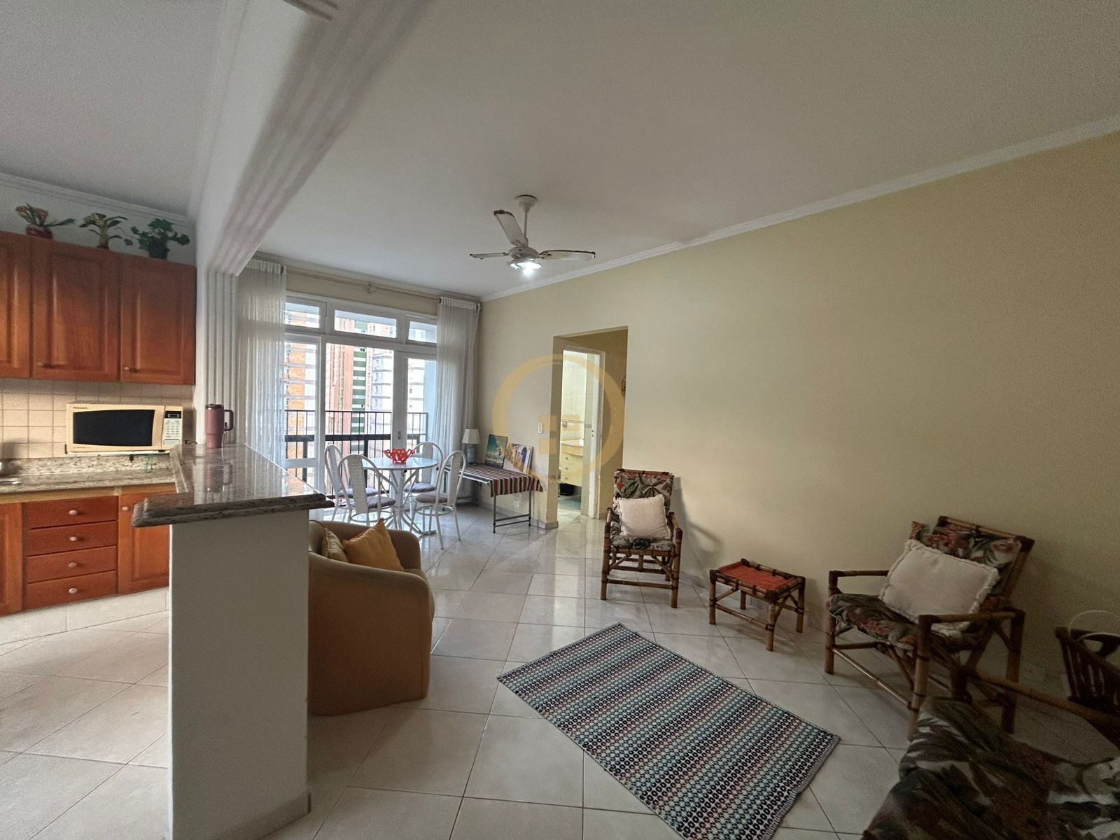 Apartamento na Praia das Pitangueiras, Guarujá - SP