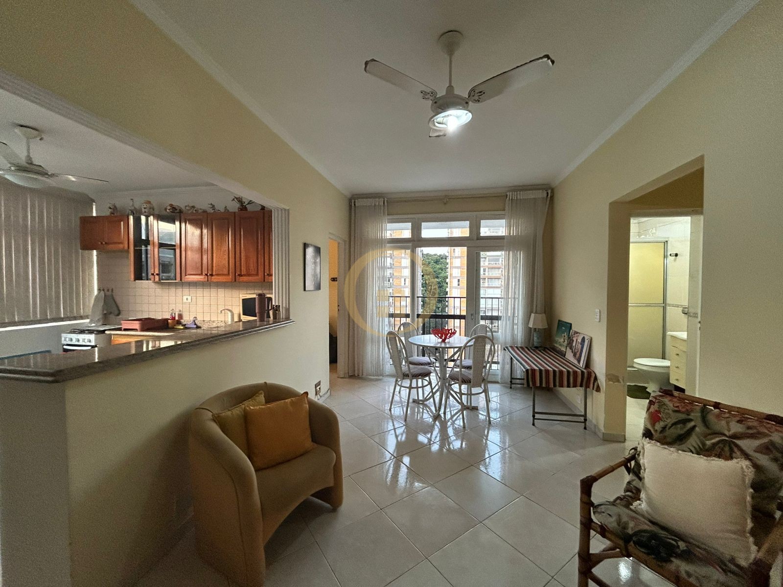 Apartamento na Praia das Pitangueiras, Guarujá - SP