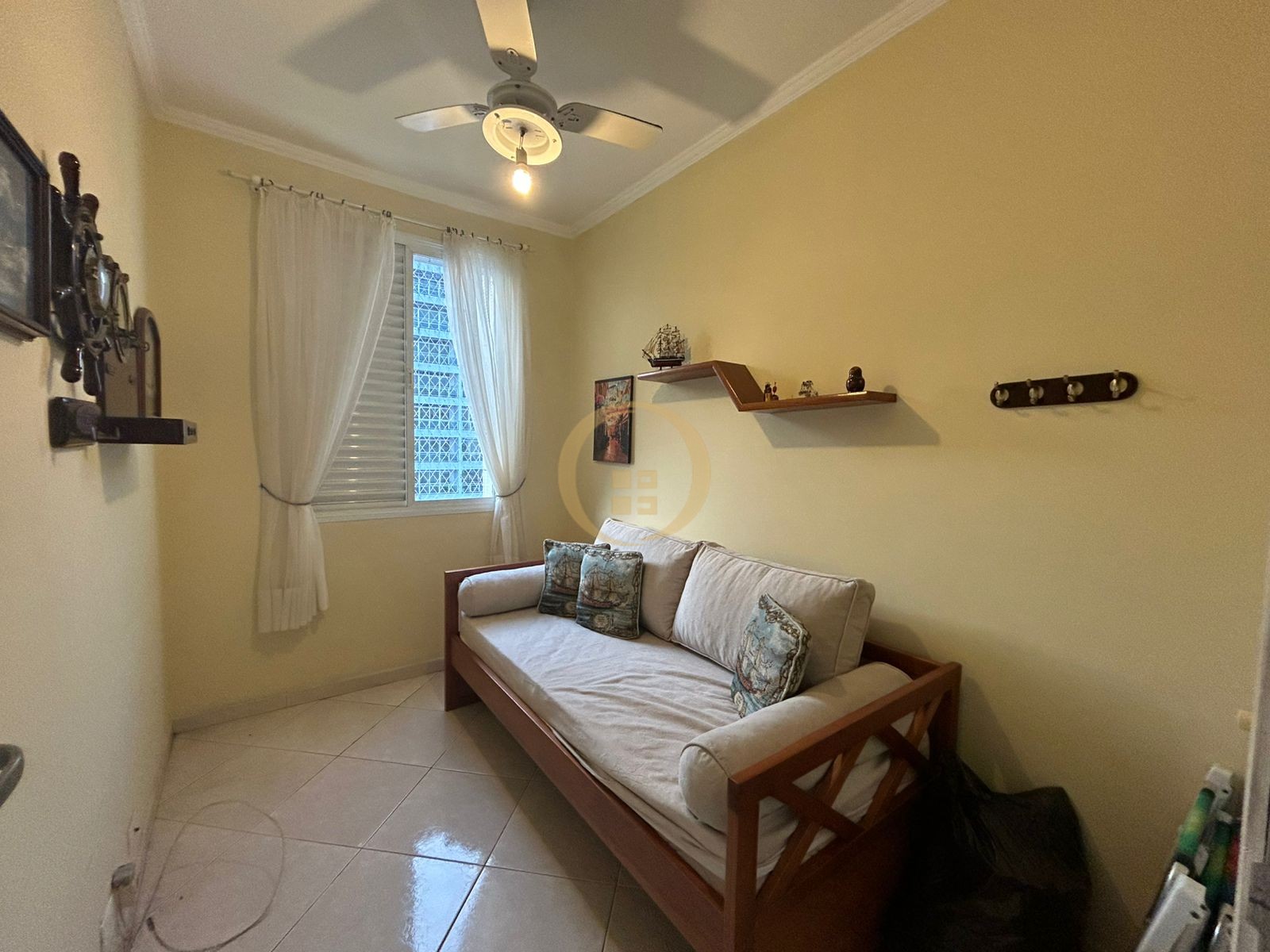 Apartamento na Praia das Pitangueiras, Guarujá - SP