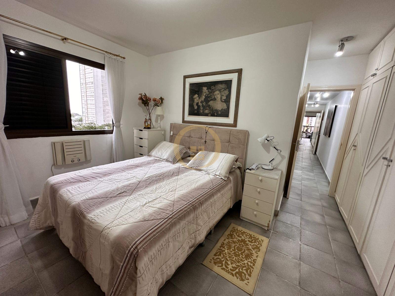 Apartamento na Praia das Pitangueiras, Guarujá - SP