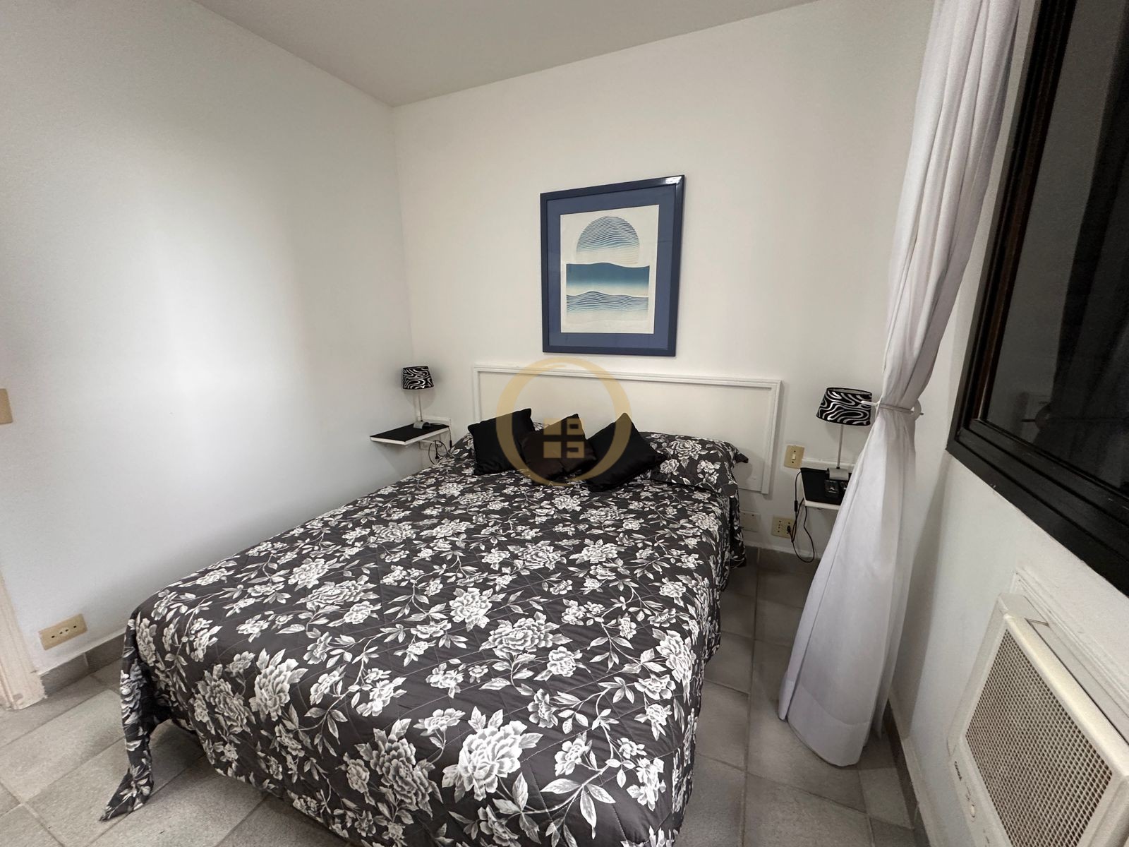 Apartamento na Praia das Pitangueiras, Guarujá - SP