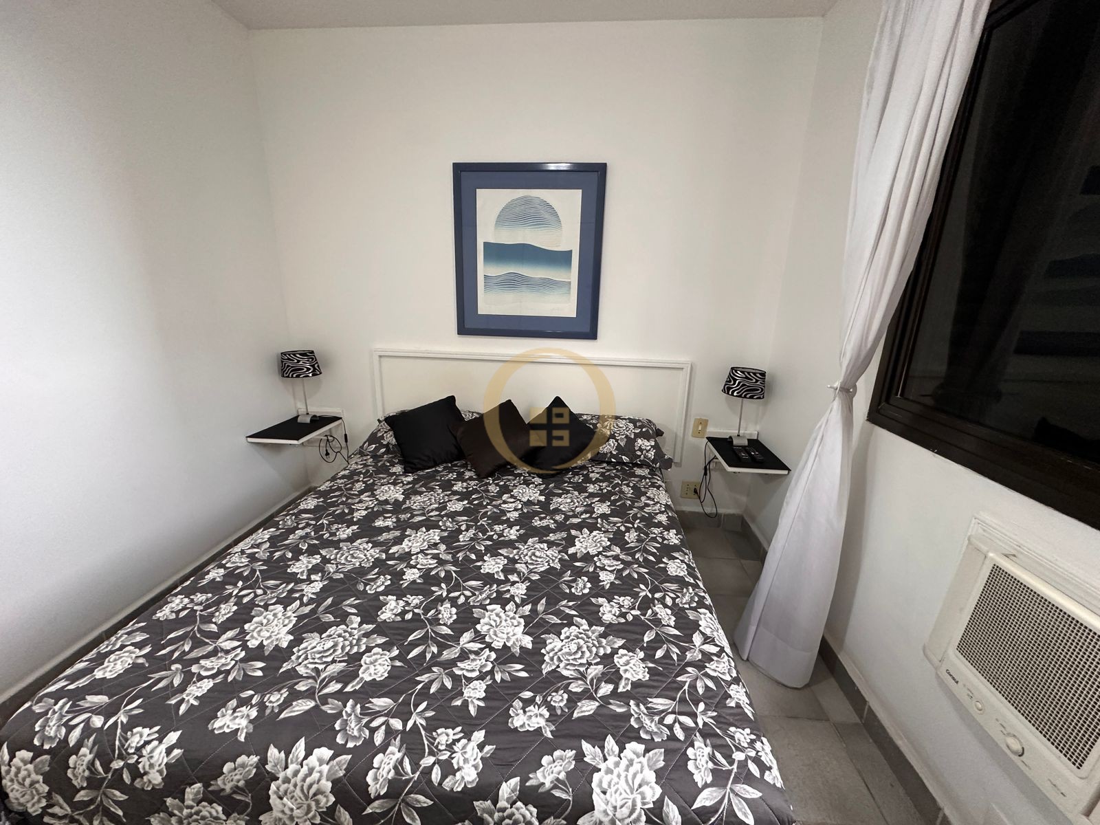 Apartamento na Praia das Pitangueiras, Guarujá - SP