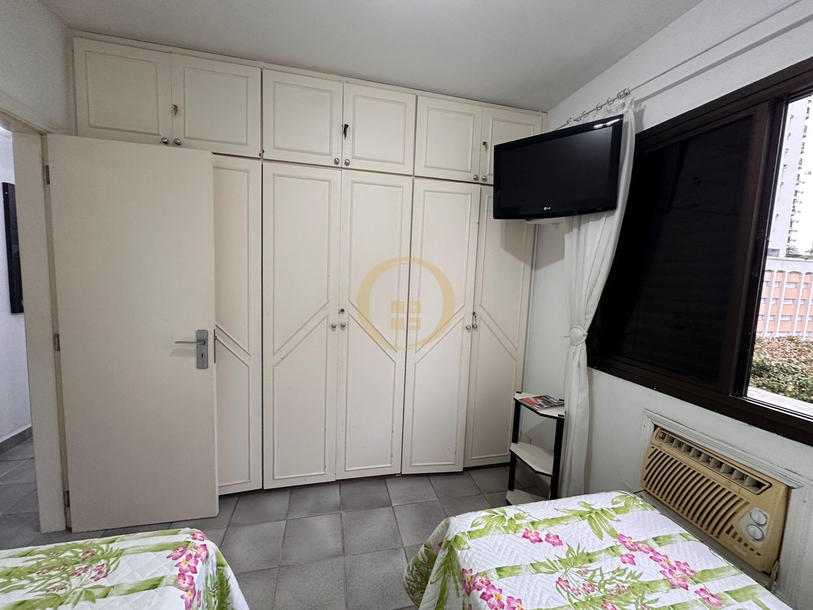 Apartamento na Praia das Pitangueiras, Guarujá - SP