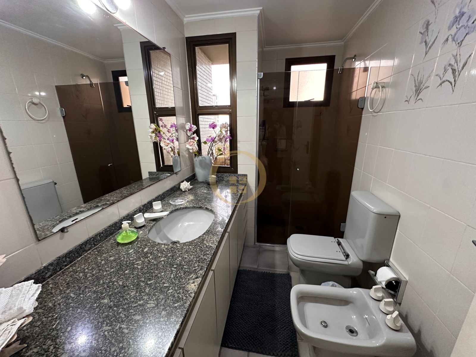 Apartamento na Praia das Pitangueiras, Guarujá - SP