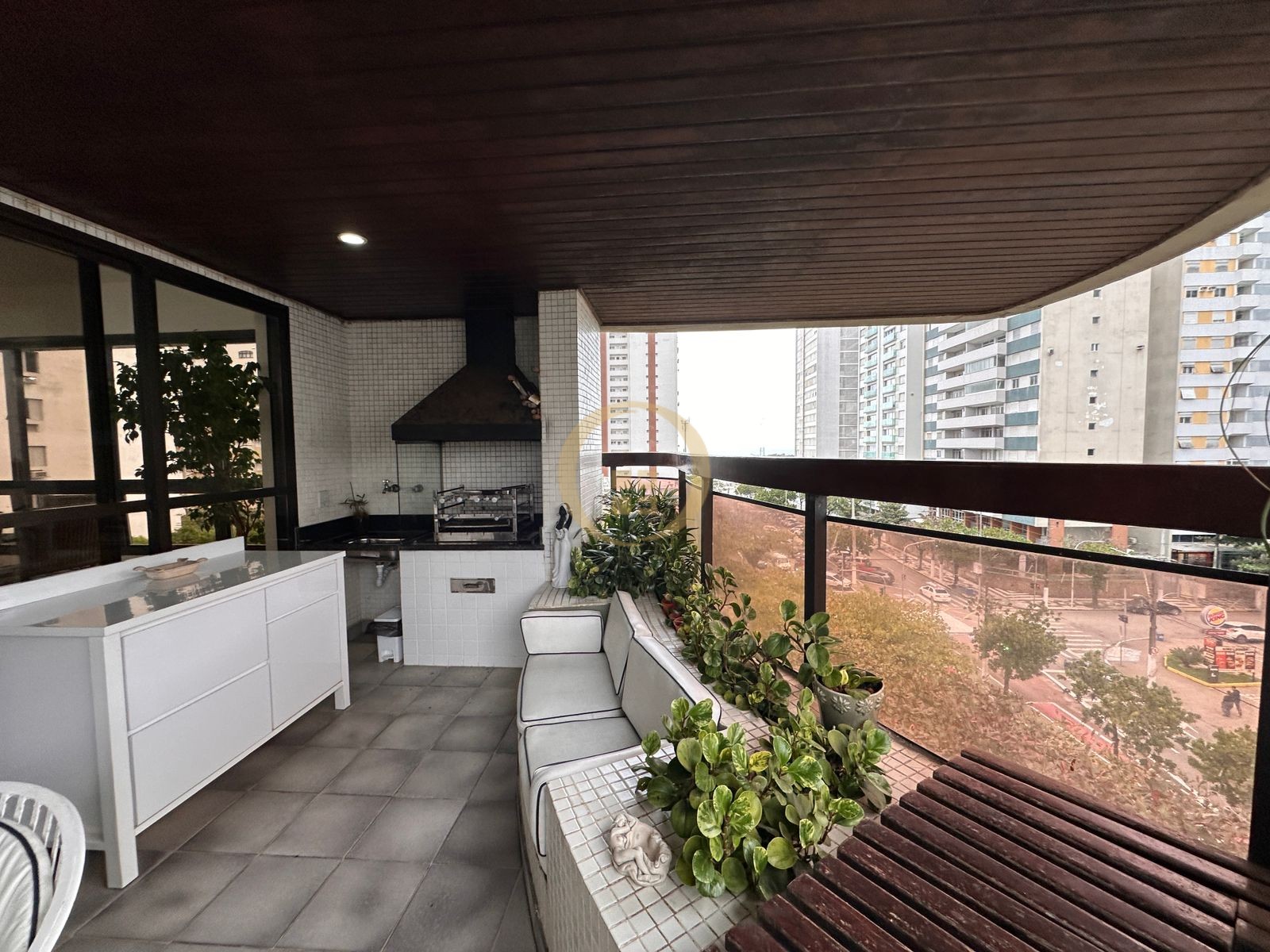Apartamento na Praia das Pitangueiras, Guarujá - SP