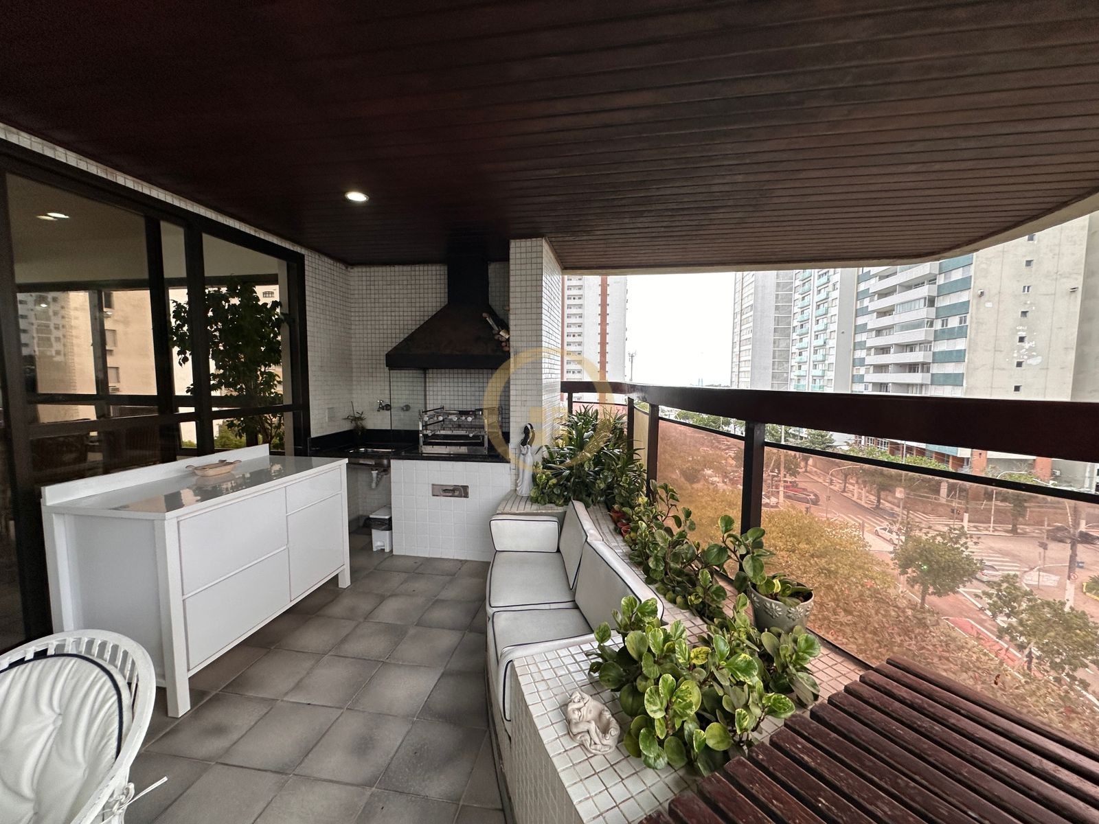 Apartamento na Praia das Pitangueiras, Guarujá - SP