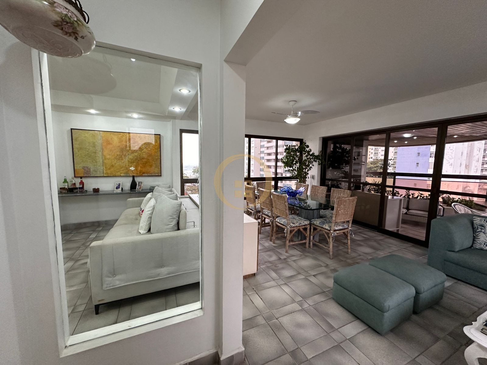 Apartamento na Praia das Pitangueiras, Guarujá - SP