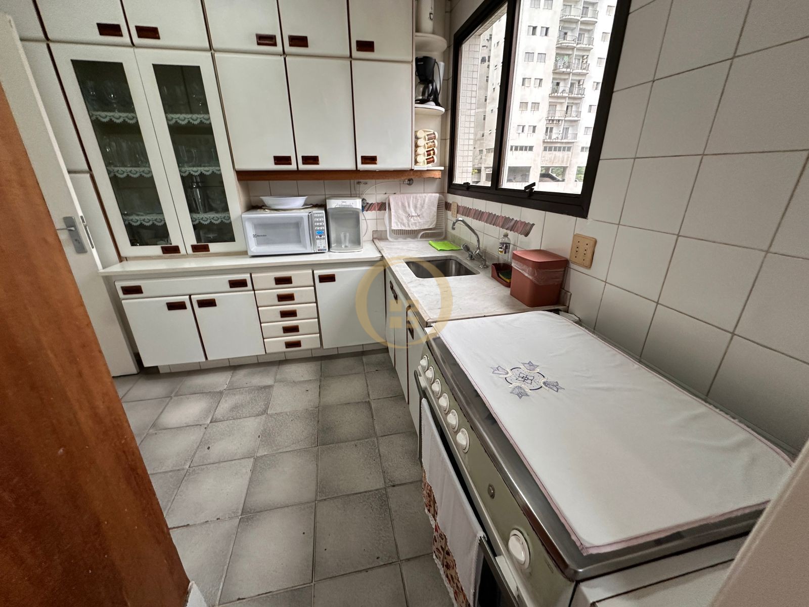 Apartamento na Praia das Pitangueiras, Guarujá - SP