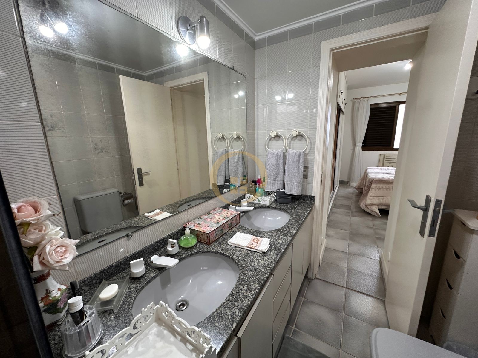 Apartamento na Praia das Pitangueiras, Guarujá - SP