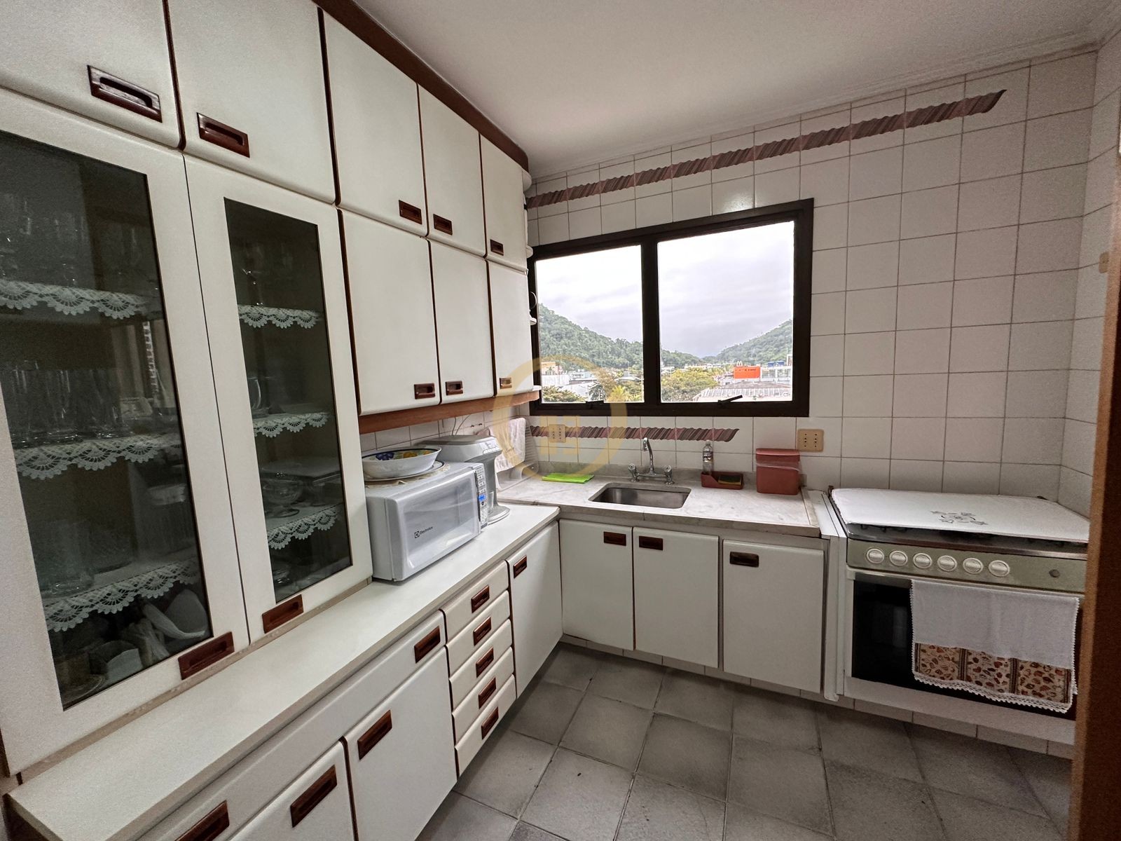 Apartamento na Praia das Pitangueiras, Guarujá - SP