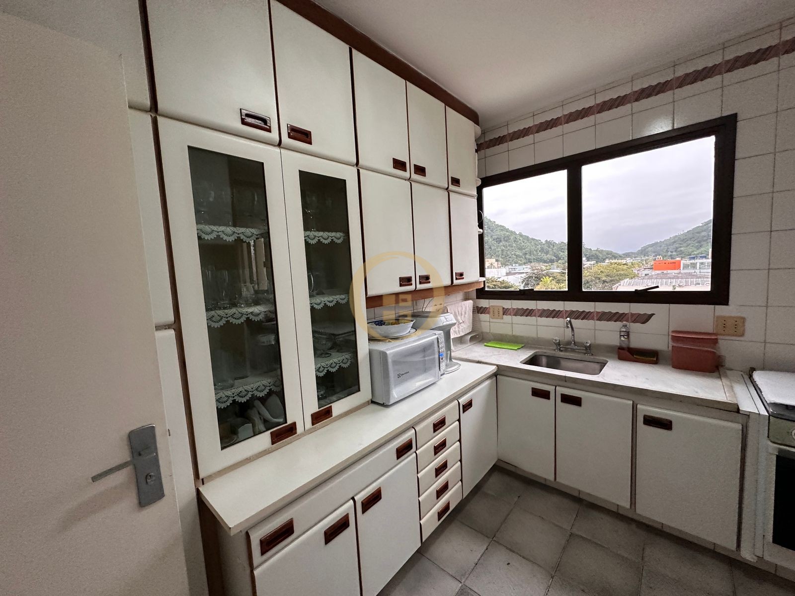 Apartamento na Praia das Pitangueiras, Guarujá - SP