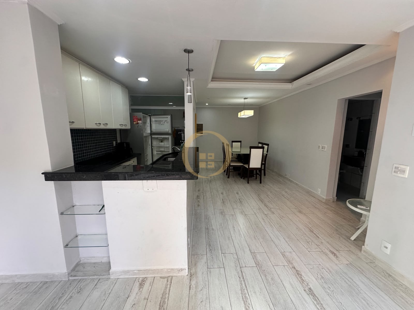 Apartamento na Praia das Pitangueiras, Guarujá - SP