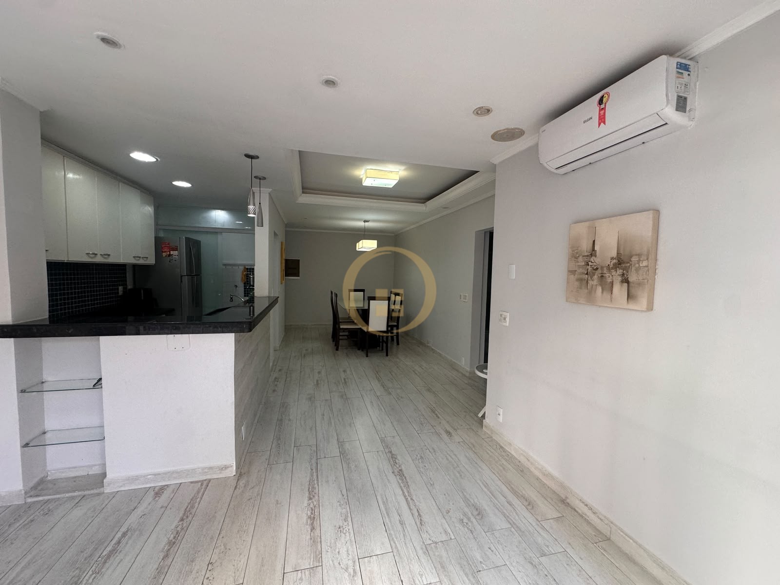 Apartamento na Praia das Pitangueiras, Guarujá - SP