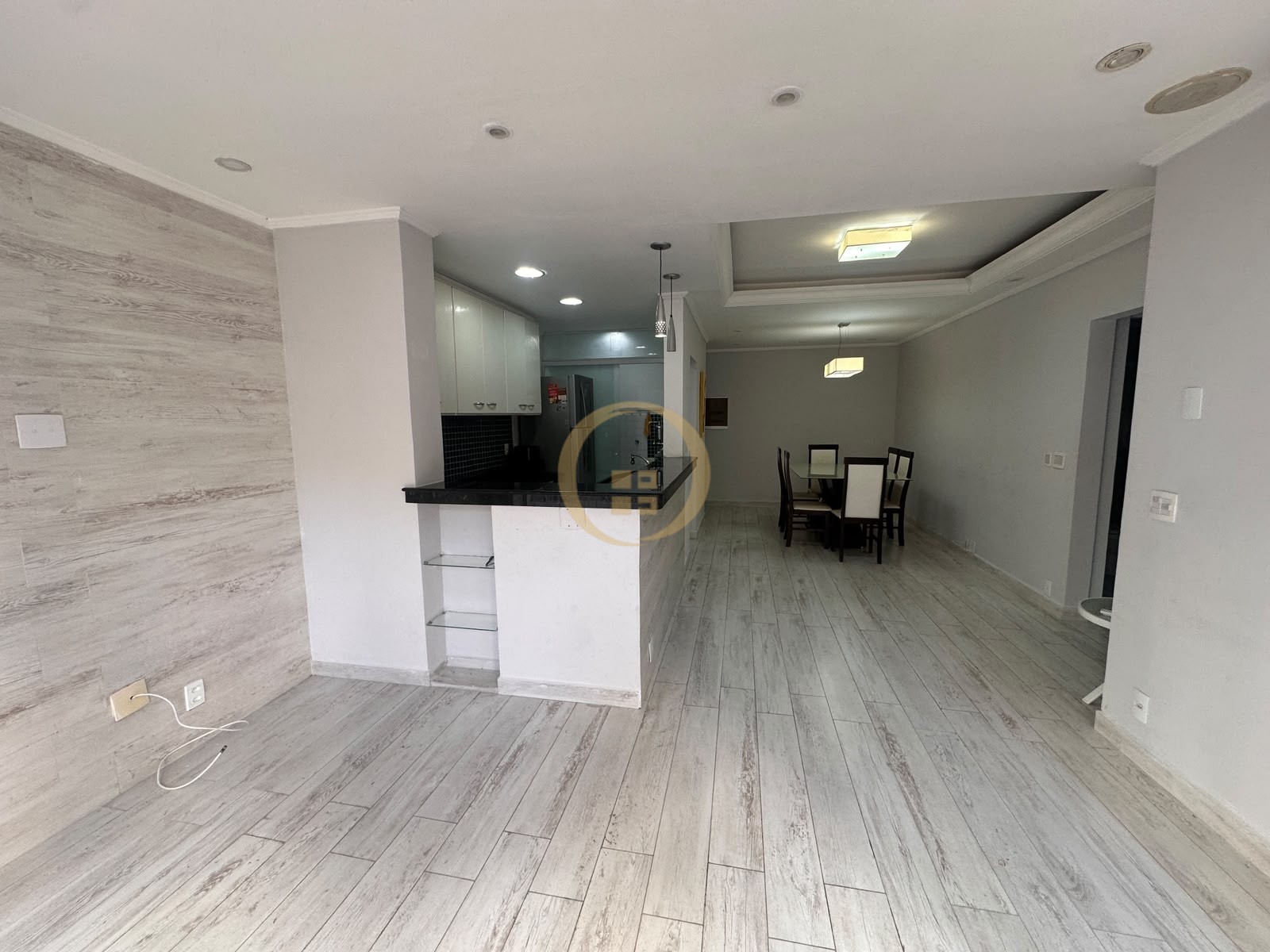 Apartamento na Praia das Pitangueiras, Guarujá - SP