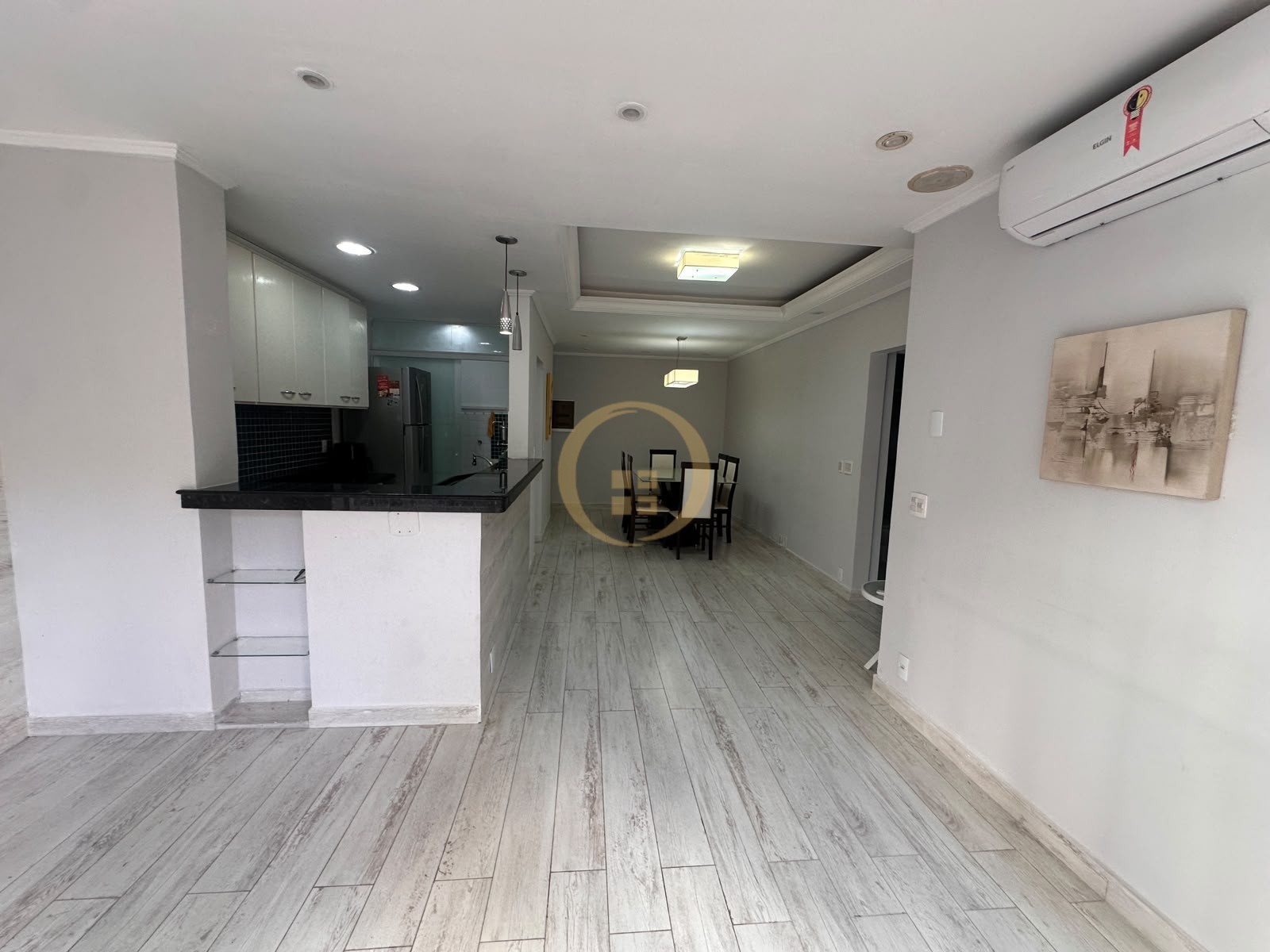 Apartamento na Praia das Pitangueiras, Guarujá - SP