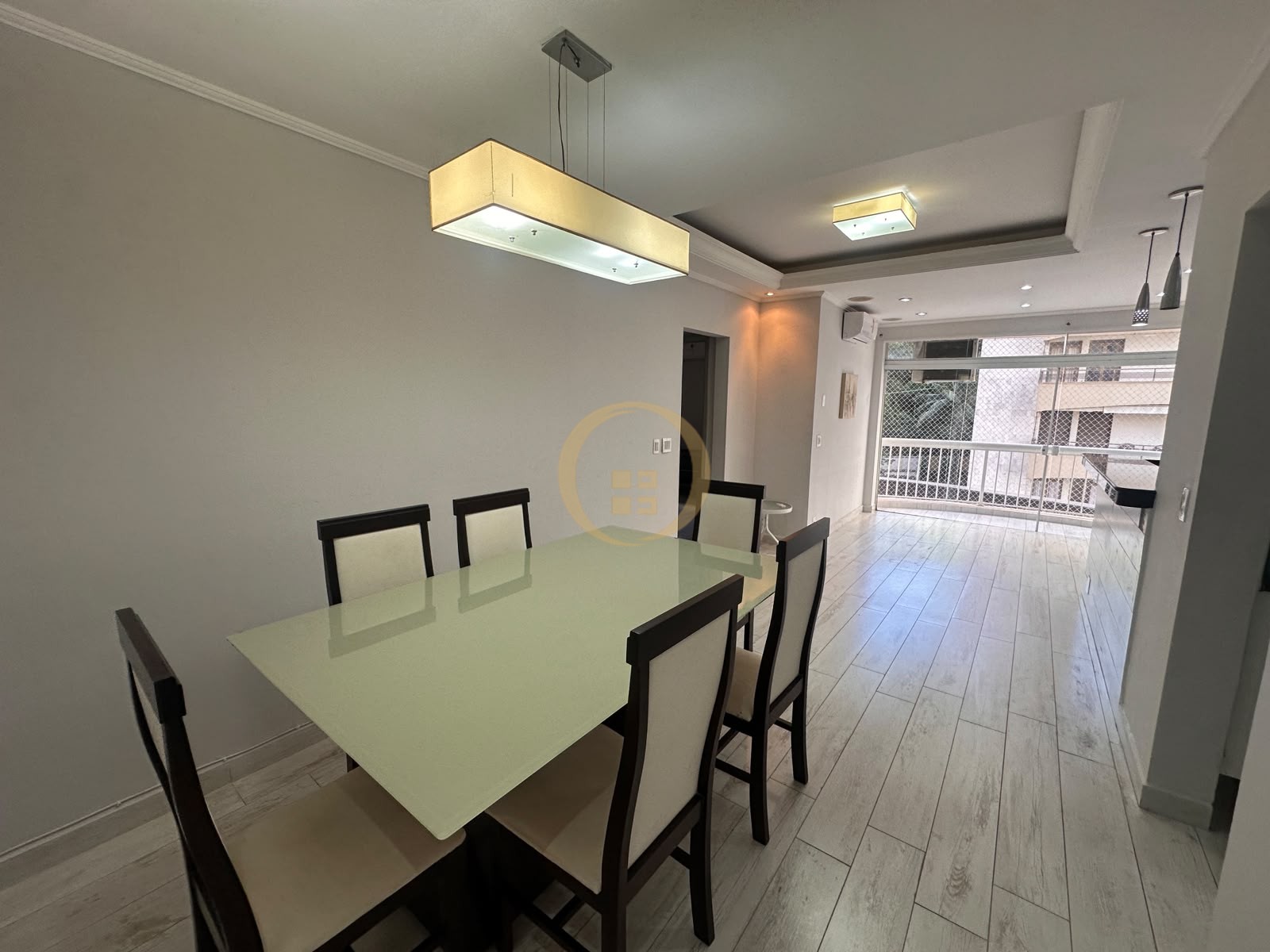 Apartamento na Praia das Pitangueiras, Guarujá - SP