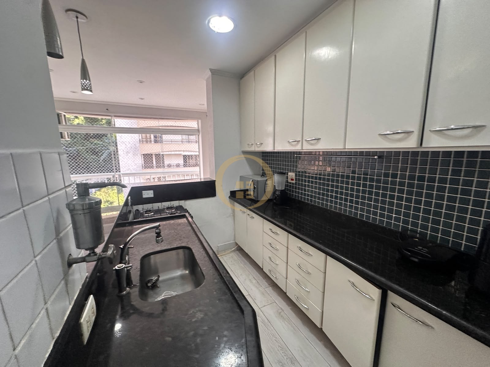 Apartamento na Praia das Pitangueiras, Guarujá - SP