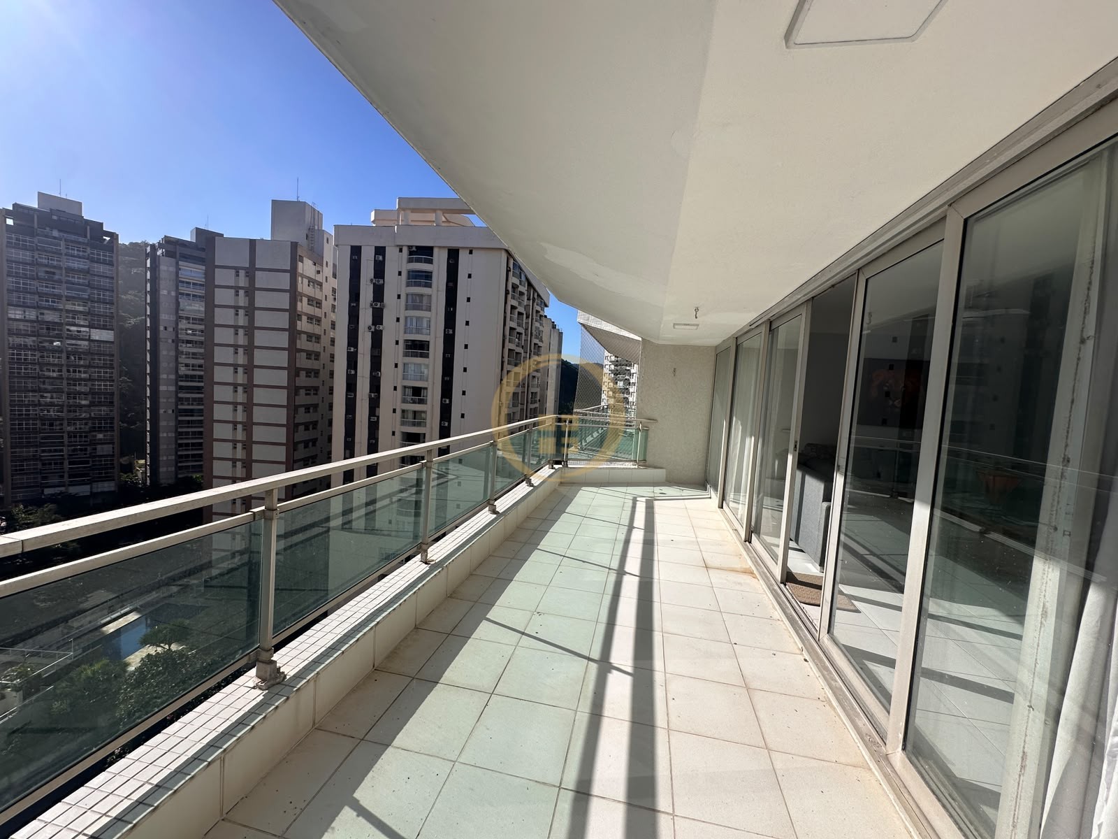 Apartamento Frente ao Mar nas Pitangueiras, Guarujá - SP