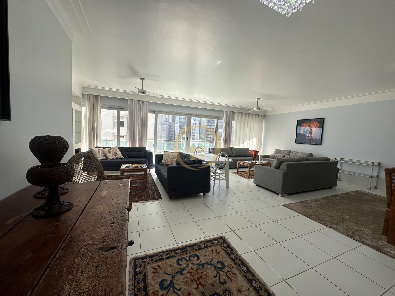 Apartamento Frente ao Mar nas Pitangueiras, Guarujá - SP