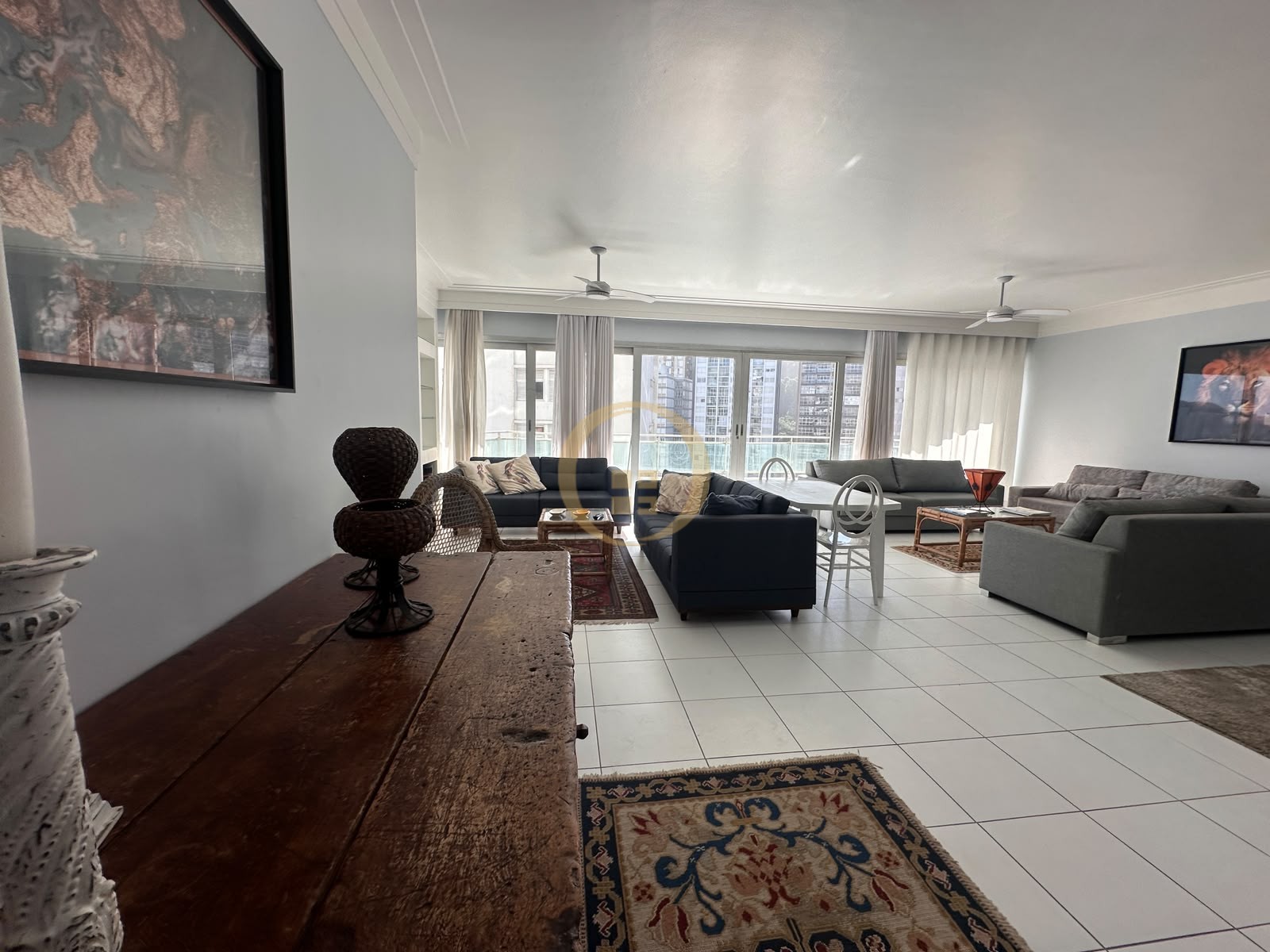 Apartamento Frente ao Mar nas Pitangueiras, Guarujá - SP