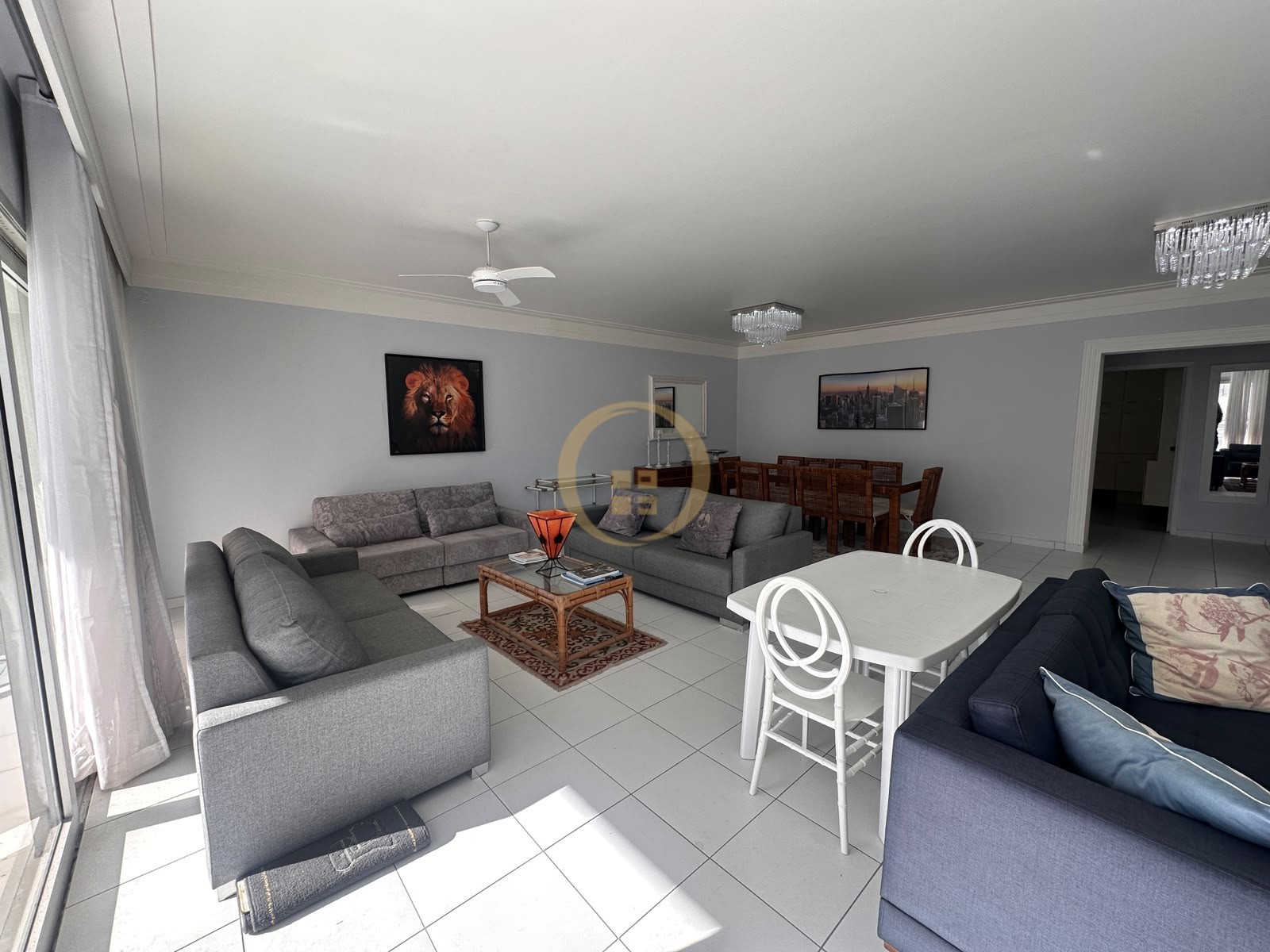 Apartamento Frente ao Mar nas Pitangueiras, Guarujá - SP