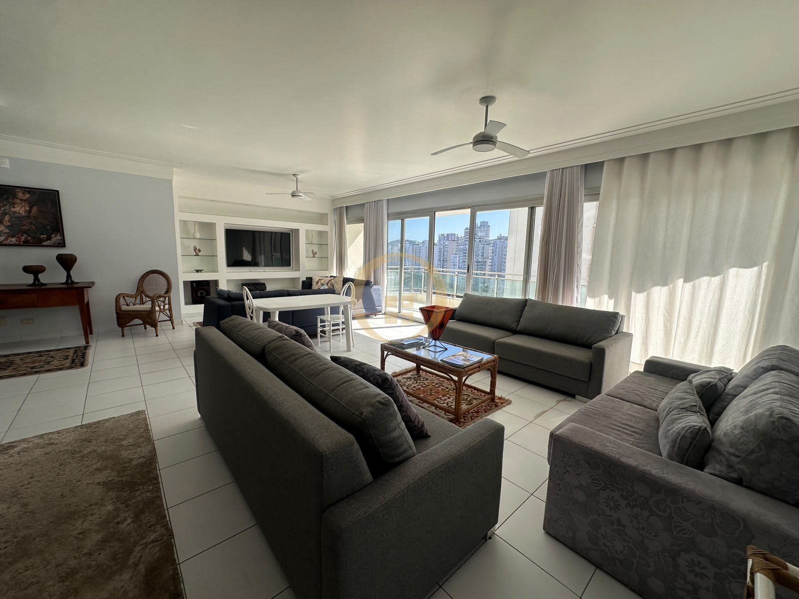 Apartamento Frente ao Mar nas Pitangueiras, Guarujá - SP