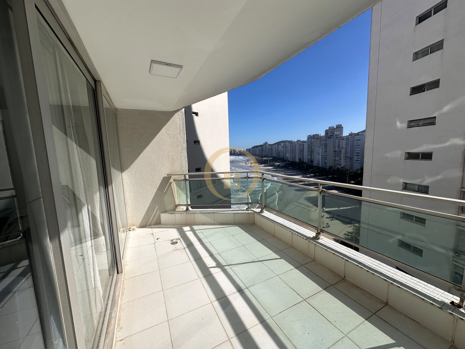 Apartamento Frente ao Mar nas Pitangueiras, Guarujá - SP