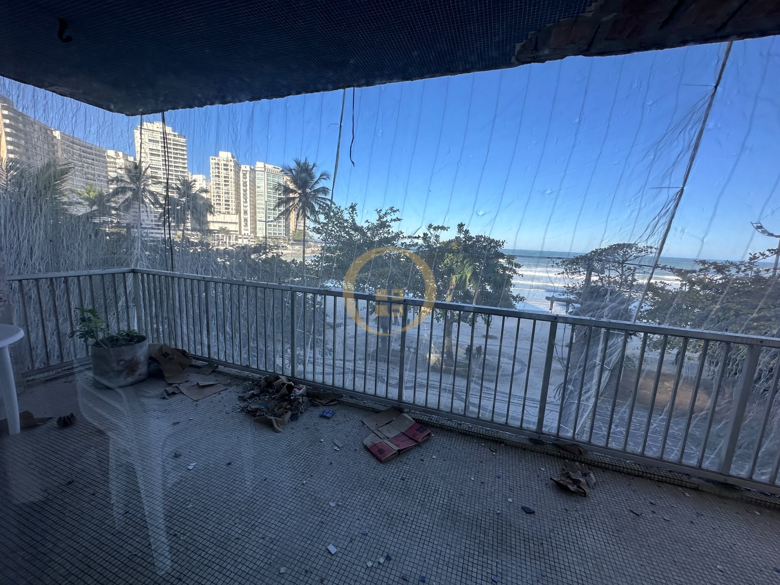 Apartamento Frente ao Mar nas Pitangueiras, Guarujá - SP