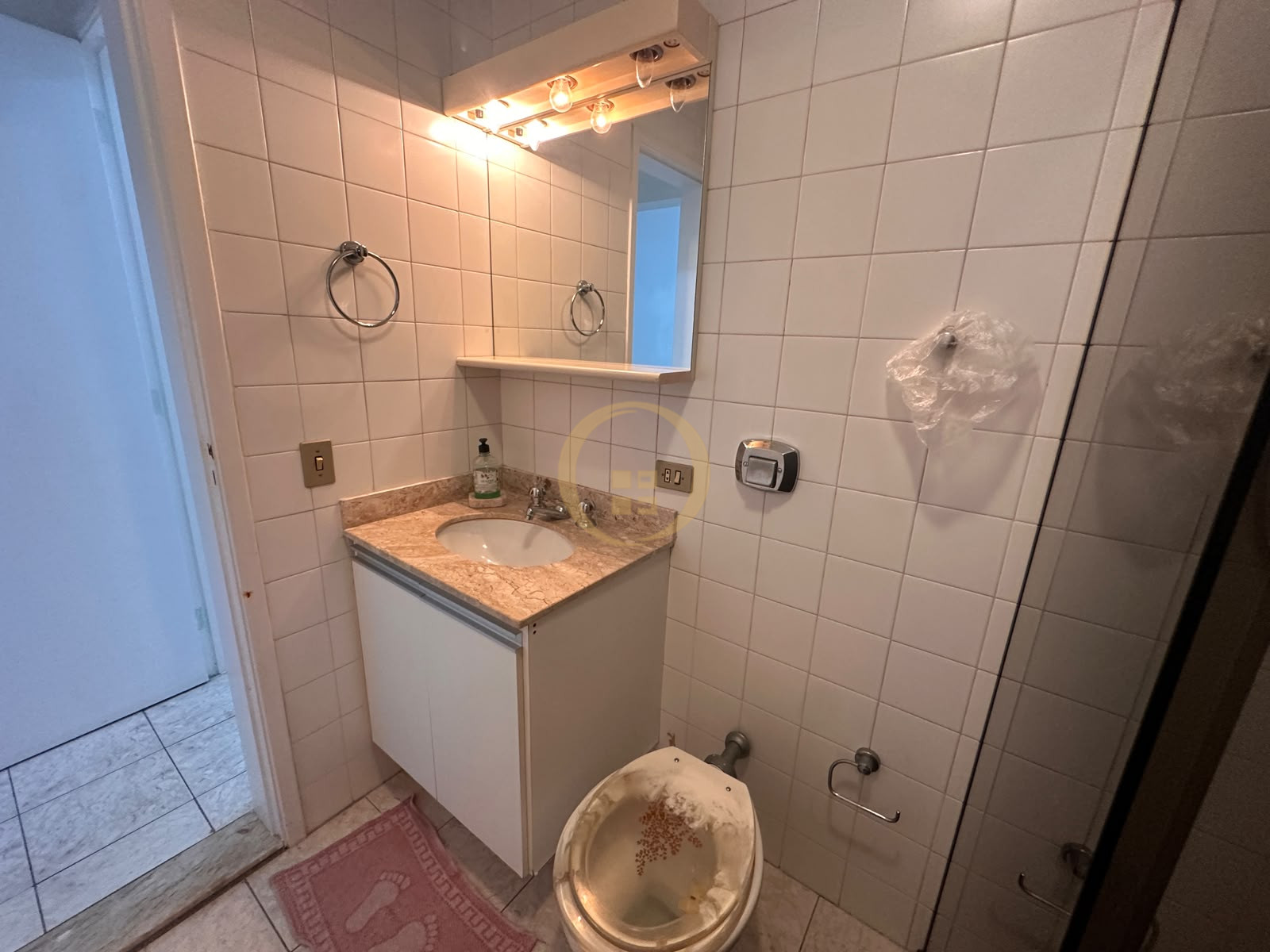 Apartamento na Praia das Pitangueiras, Guarujá - SP