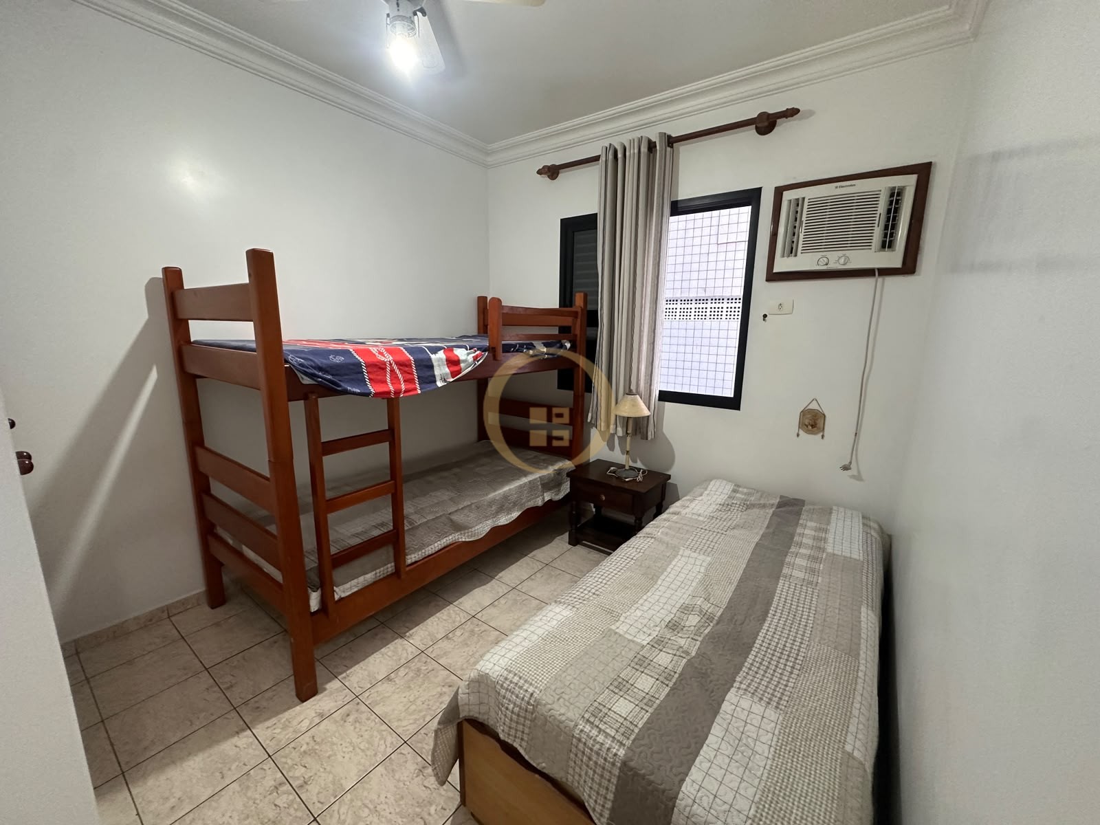 Apartamento na Praia das Pitangueiras, Guarujá - SP