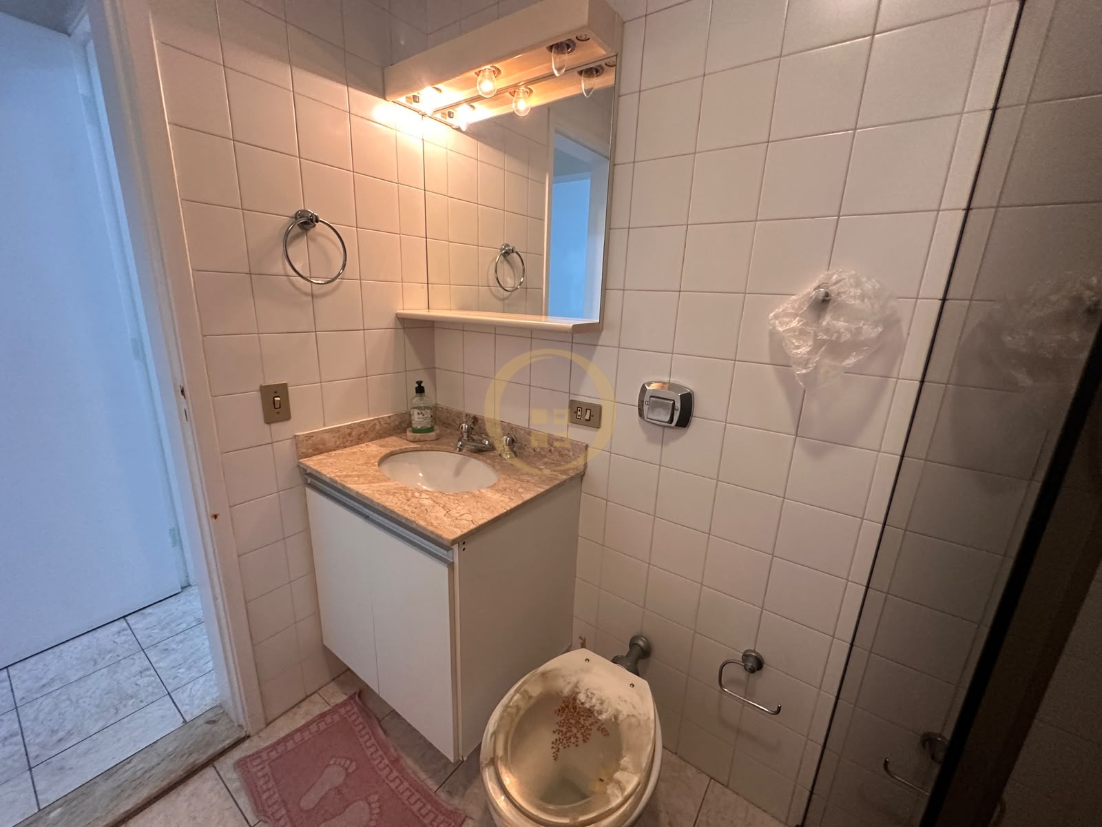 Apartamento na Praia das Pitangueiras, Guarujá - SP