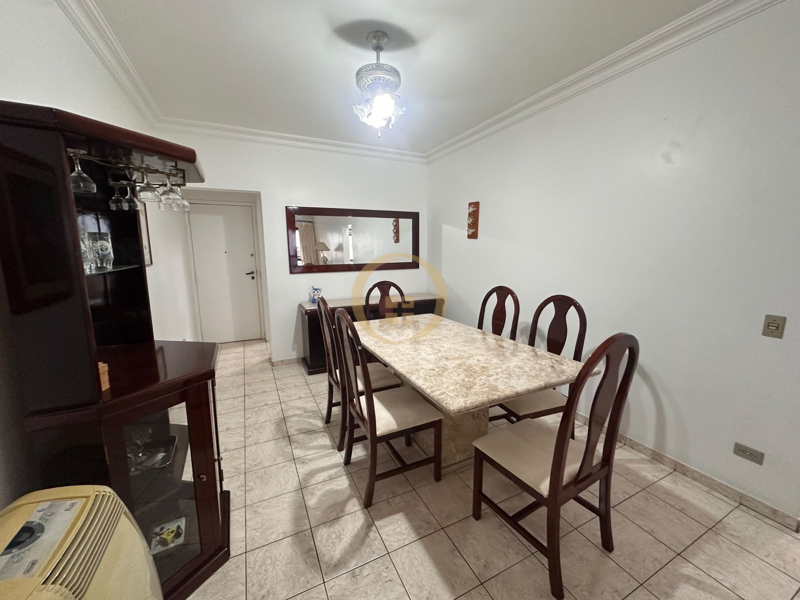 Apartamento na Praia das Pitangueiras, Guarujá - SP