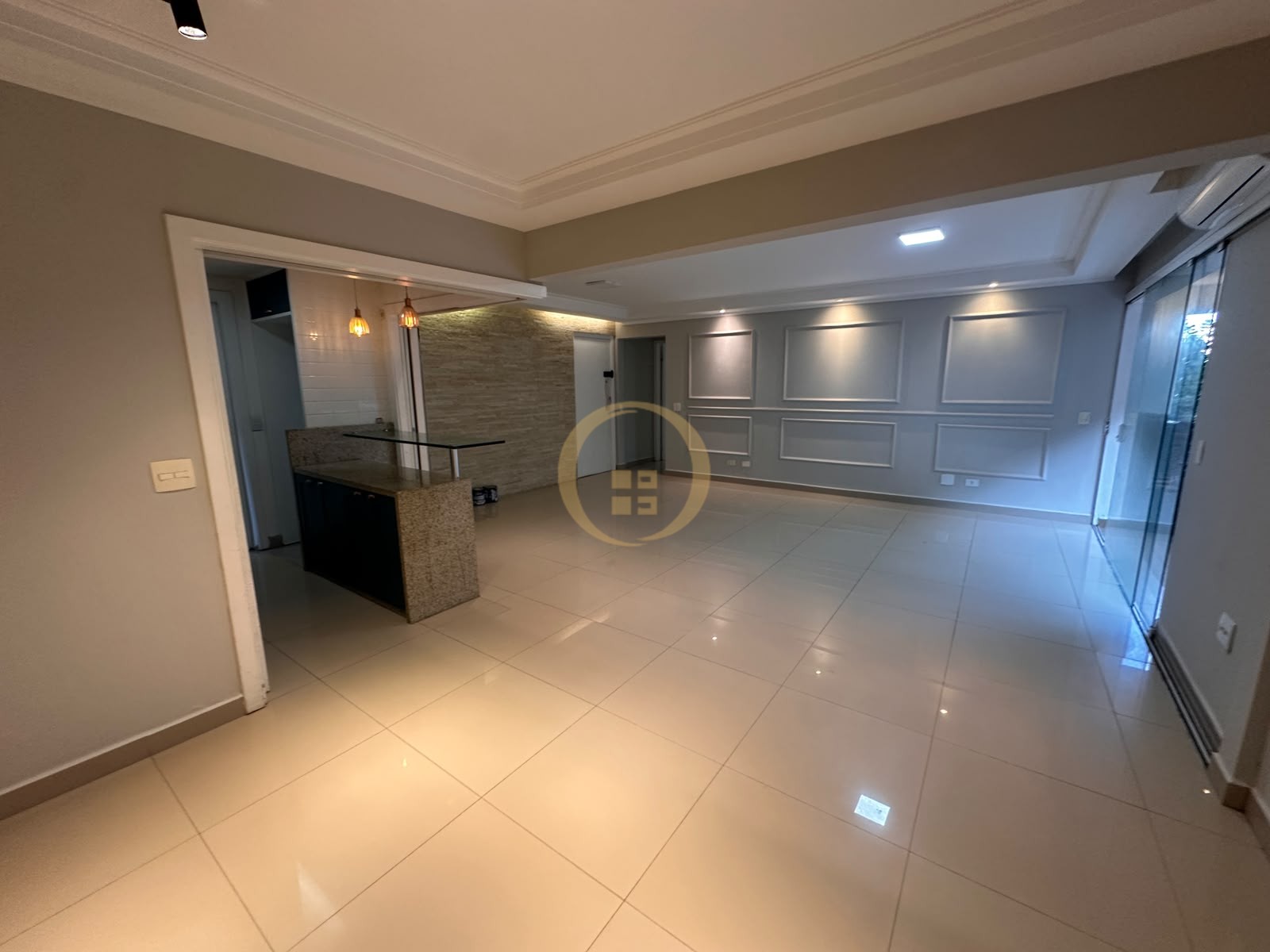 Apartamento na Praia das Pitangueiras, Guarujá - SP