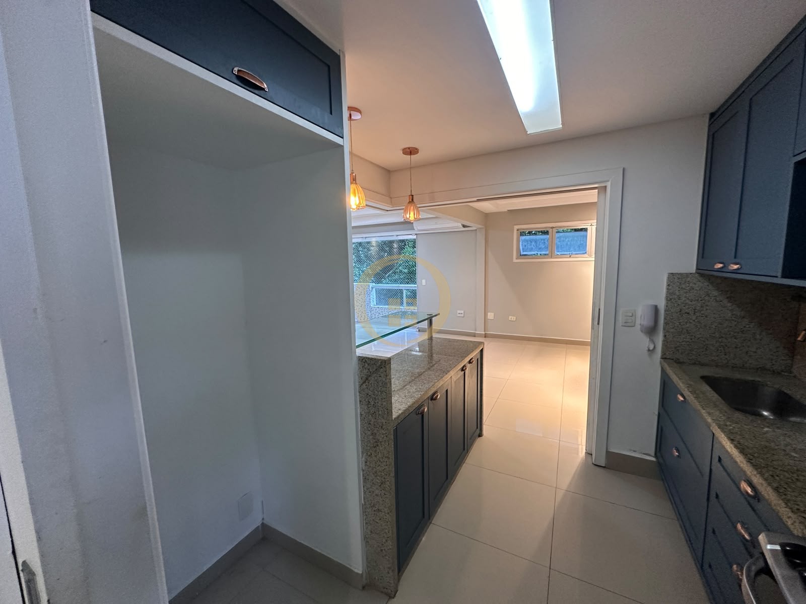 Apartamento na Praia das Pitangueiras, Guarujá - SP