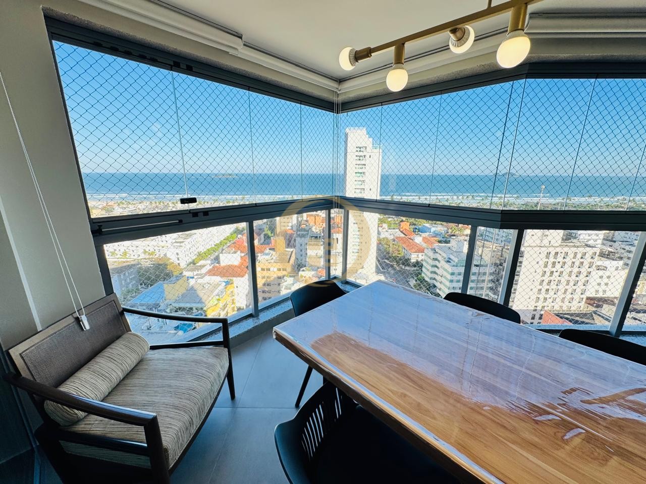 Apartamento na Praia da Enseada, Guarujá - SP