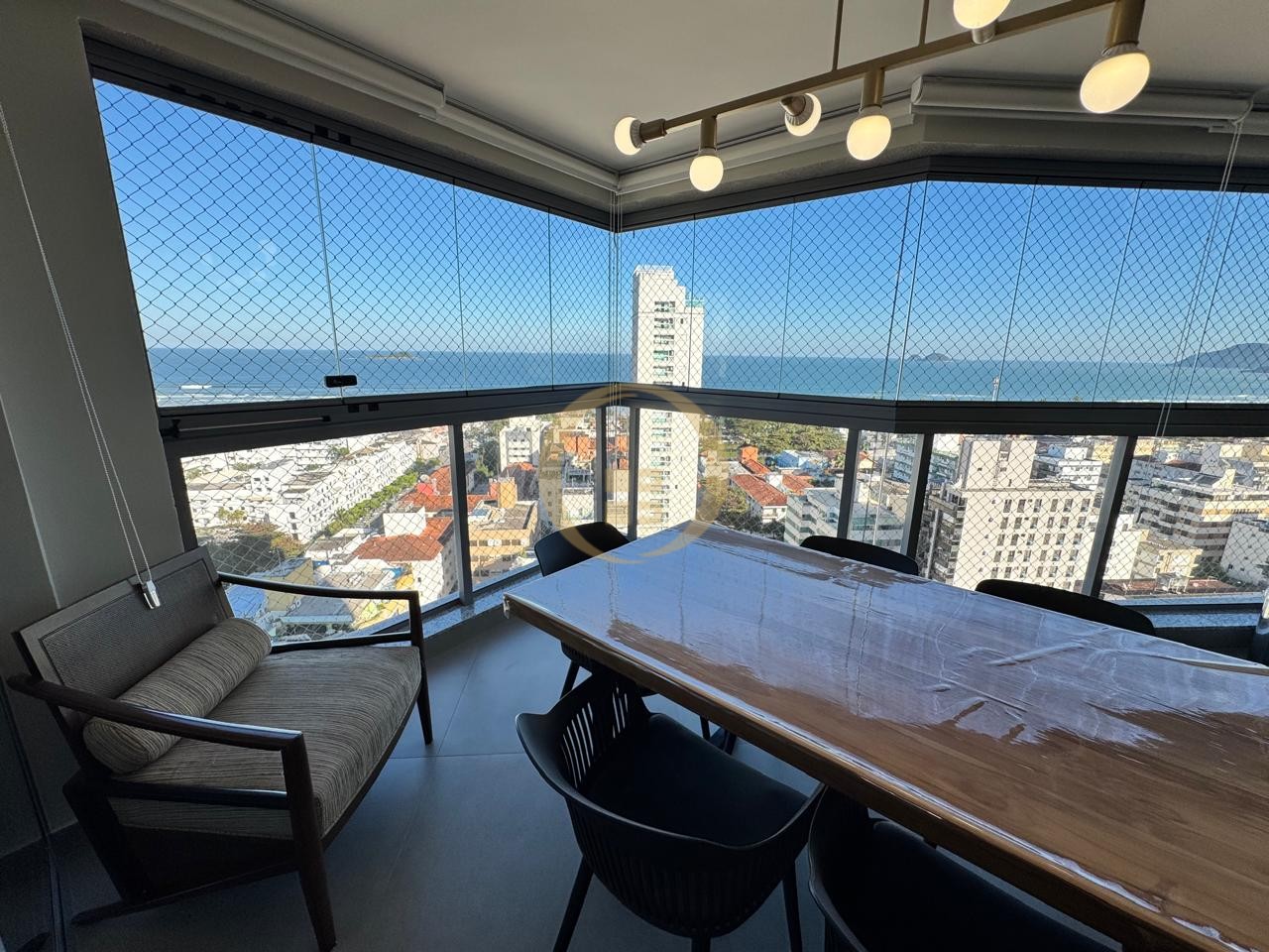 Apartamento na Praia da Enseada, Guarujá - SP