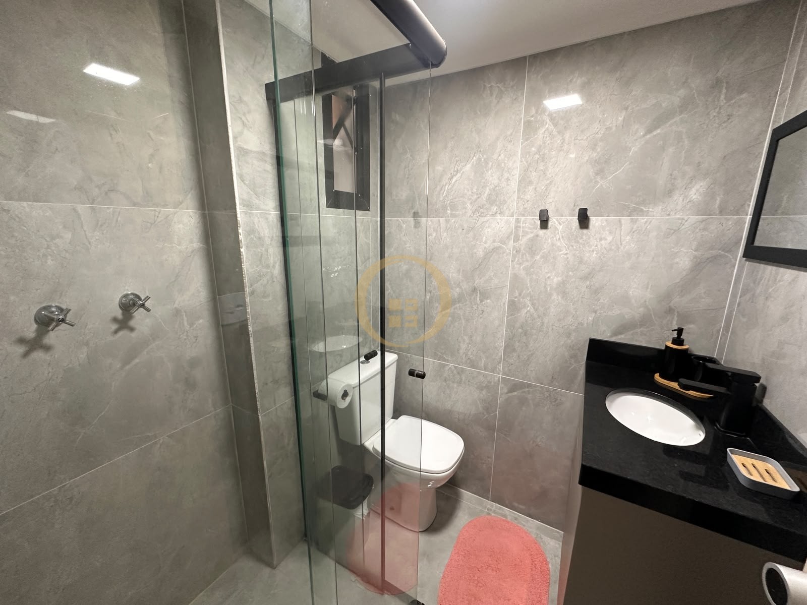 Apartamento na Praia das Pitangueiras, Guarujá - SP