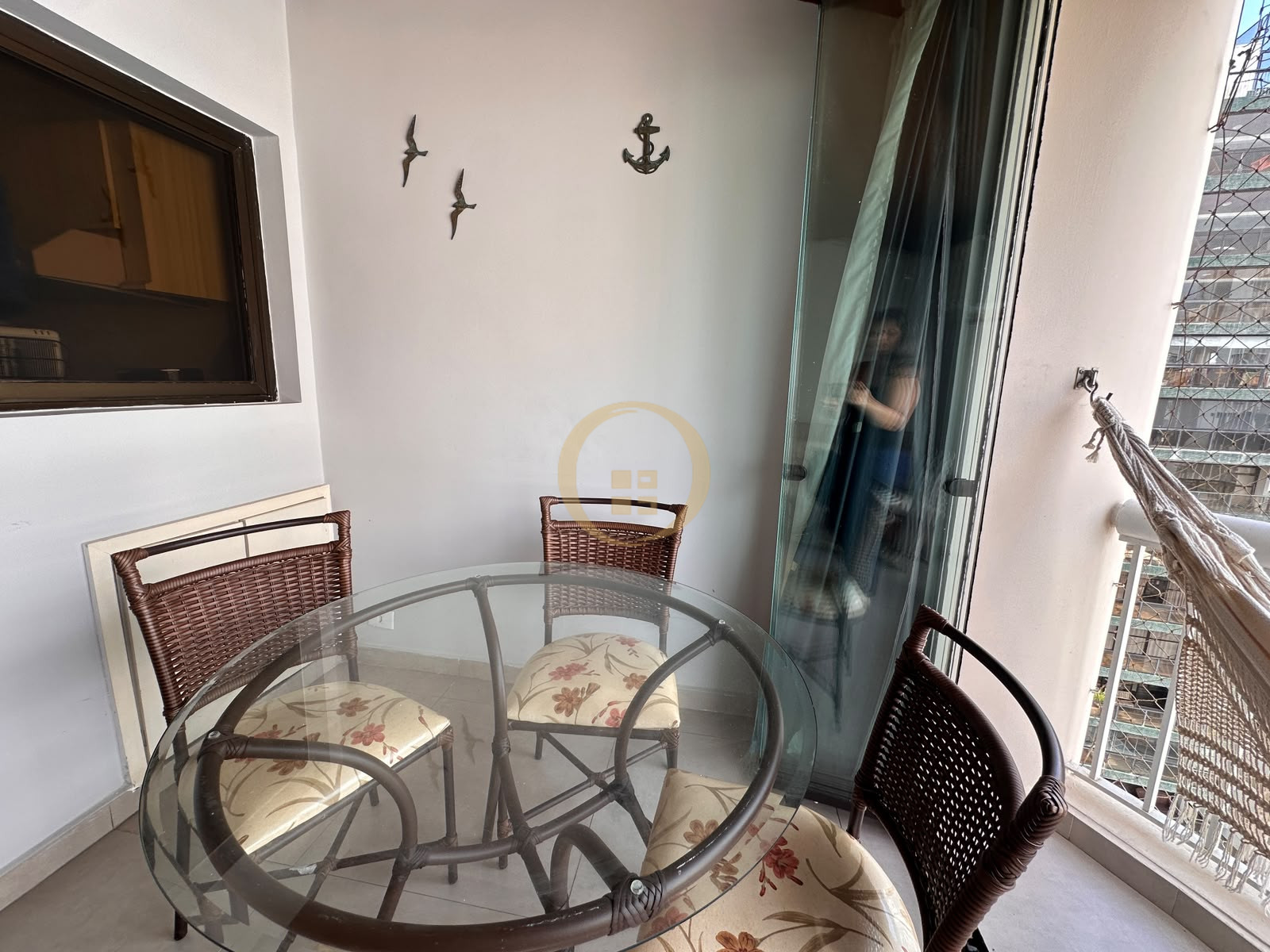 Apartamento na Praia das Pitangueiras, Guarujá - SP