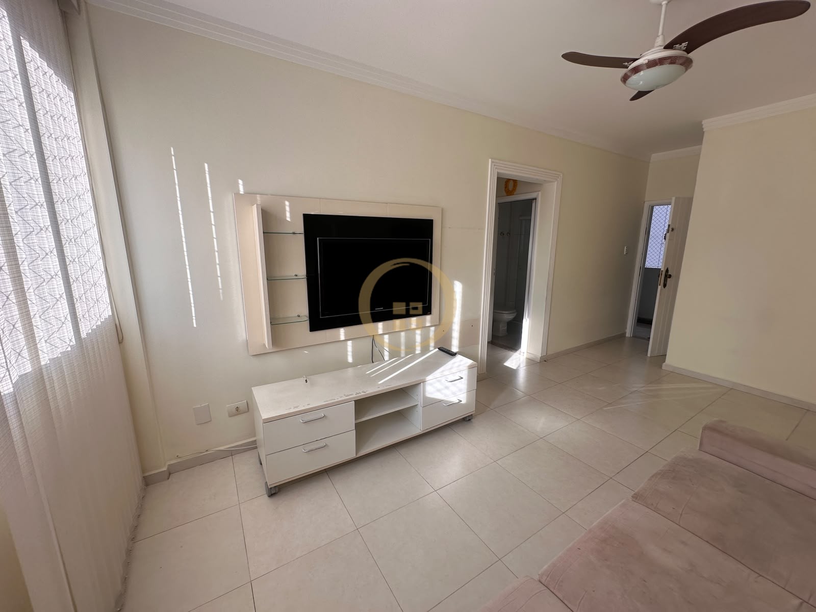 Apartamento na Praia das Pitangueiras, Guarujá - SP