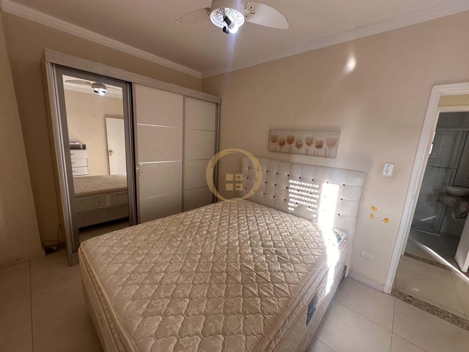 Apartamento na Praia das Pitangueiras, Guarujá - SP
