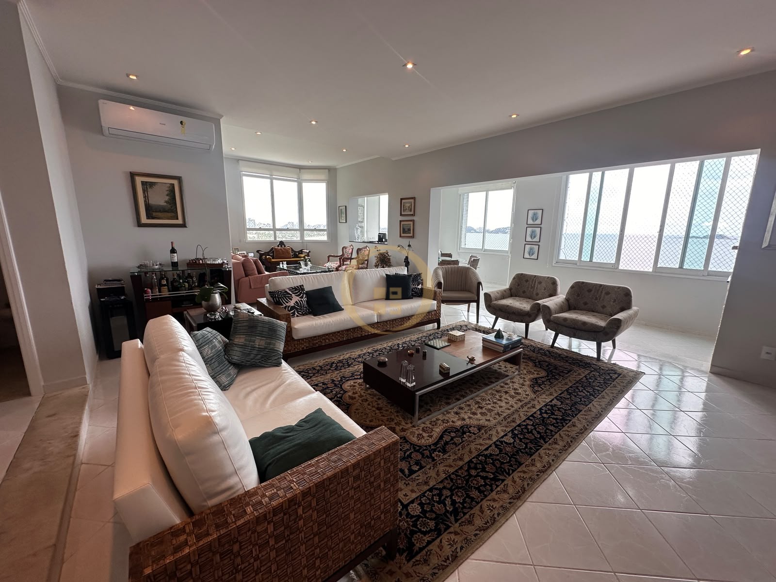 Apartamento Frente ao Mar nas Pitangueiras, Guarujá - SP