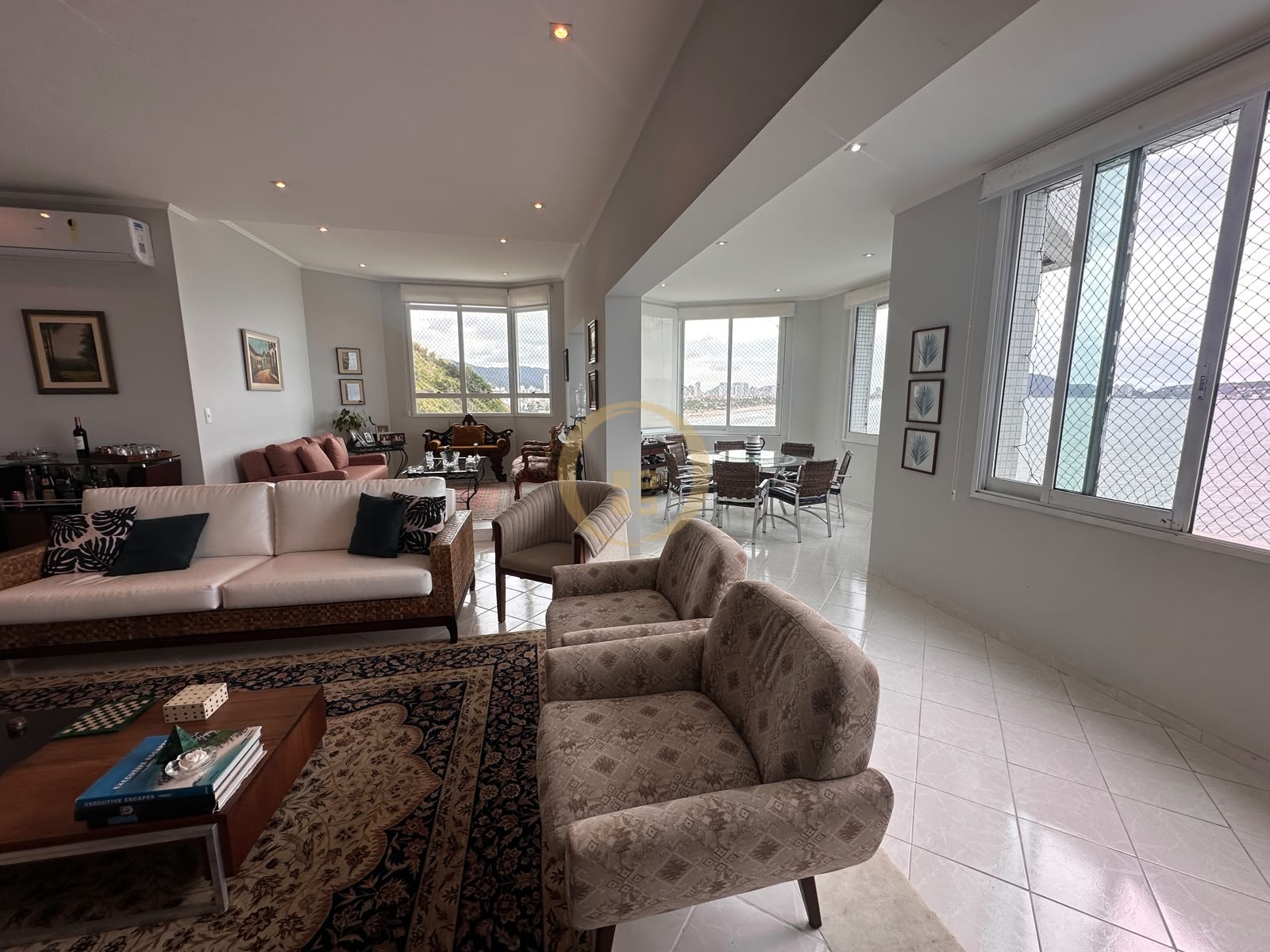 Apartamento Frente ao Mar nas Pitangueiras, Guarujá - SP