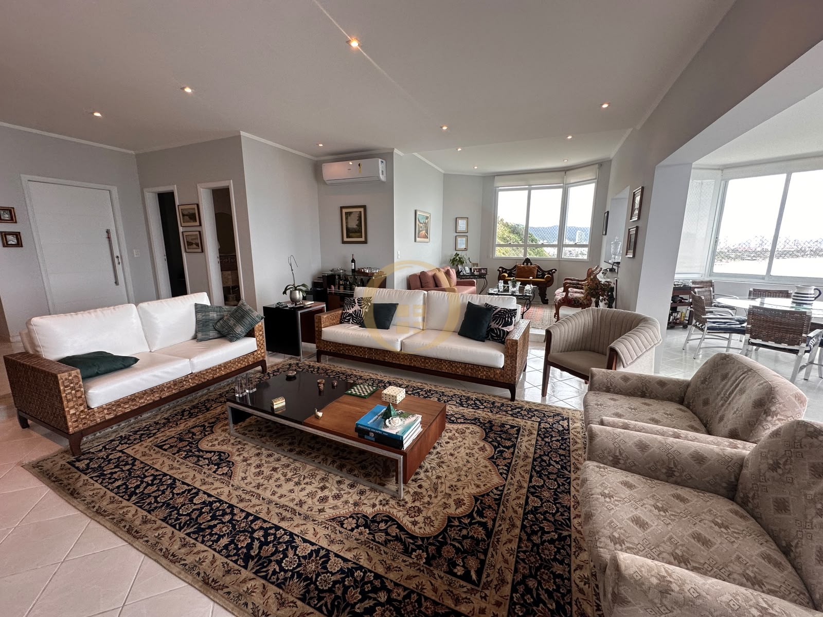 Apartamento Frente ao Mar nas Pitangueiras, Guarujá - SP